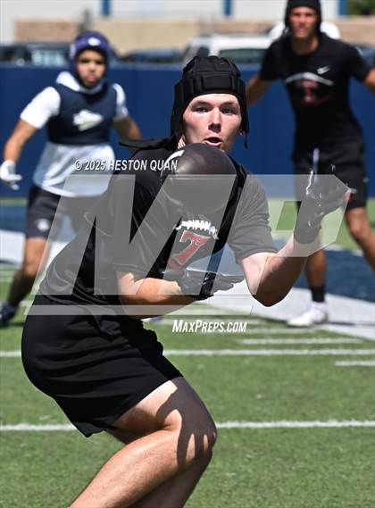 Thumbnail 3 in St. John Bosco vs. San Clemente (Brave 8 Invitational-Game 1) photogallery.