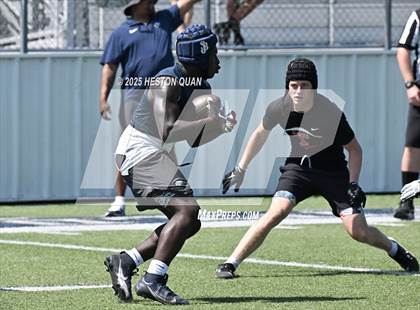 Thumbnail 2 in St. John Bosco vs. San Clemente (Brave 8 Invitational-Game 1) photogallery.
