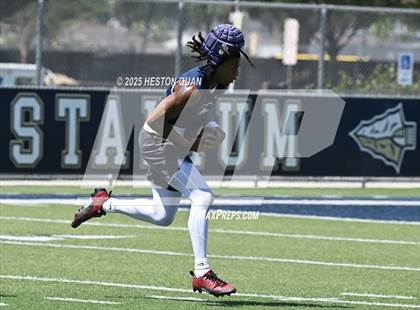 Thumbnail 3 in St. John Bosco vs. San Clemente (Brave 8 Invitational-Game 1) photogallery.