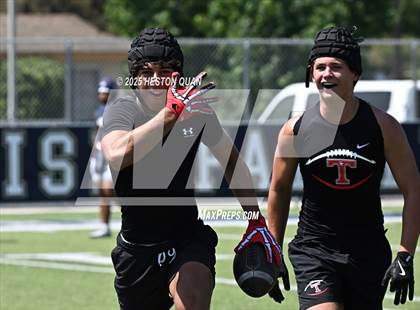 Thumbnail 1 in St. John Bosco vs. San Clemente (Brave 8 Invitational-Game 1) photogallery.