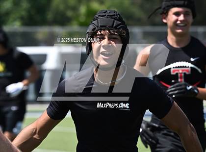 Thumbnail 3 in St. John Bosco vs. San Clemente (Brave 8 Invitational-Game 1) photogallery.