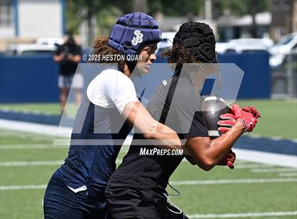 Thumbnail 3 in St. John Bosco vs. San Clemente (Brave 8 Invitational-Game 1) photogallery.