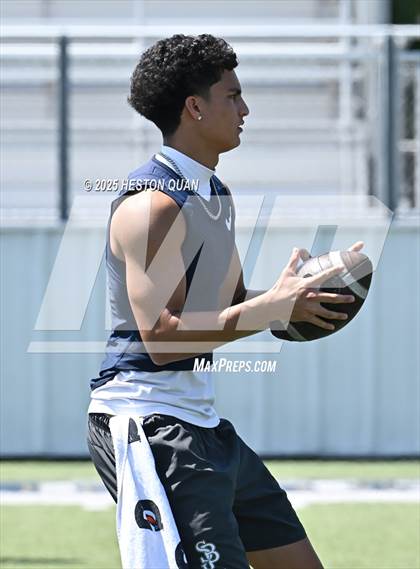 Thumbnail 3 in St. John Bosco vs. San Clemente (Brave 8 Invitational-Game 1) photogallery.