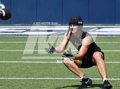 Thumbnail 2 in St. John Bosco vs. San Clemente (Brave 8 Invitational-Game 1) photogallery.