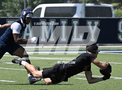Thumbnail 1 in St. John Bosco vs. San Clemente (Brave 8 Invitational-Game 1) photogallery.