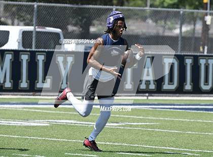 Thumbnail 2 in St. John Bosco vs. San Clemente (Brave 8 Invitational-Game 1) photogallery.