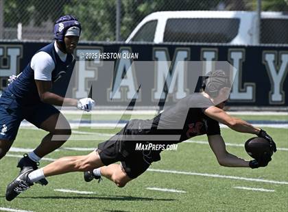 Thumbnail 3 in St. John Bosco vs. San Clemente (Brave 8 Invitational-Game 1) photogallery.