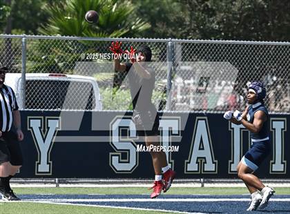 Thumbnail 2 in St. John Bosco vs. San Clemente (Brave 8 Invitational-Game 1) photogallery.