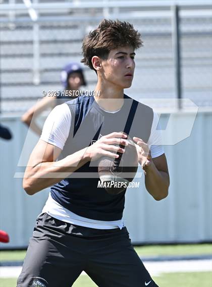 Thumbnail 1 in St. John Bosco vs. San Clemente (Brave 8 Invitational-Game 1) photogallery.