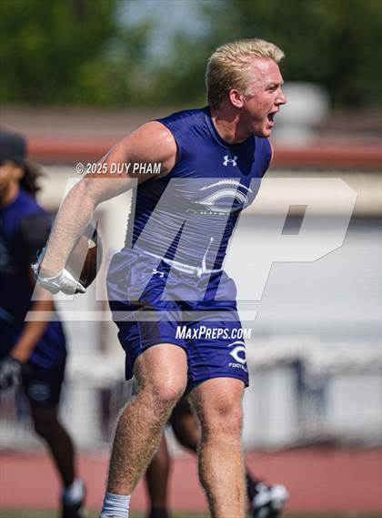 Thumbnail 3 in Carlsbad vs Servite (7 on 7 Brave 8 Invitational) photogallery.