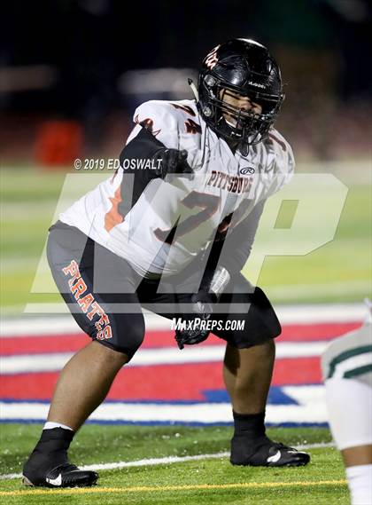 Thumbnail 1 in De La Salle vs. Pittsburg (CIF NCS D1 Final) photogallery.