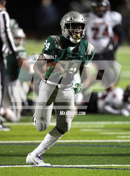 Thumbnail 3 in De La Salle vs. Pittsburg (CIF NCS D1 Final) photogallery.