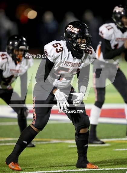 Thumbnail 3 in De La Salle vs. Pittsburg (CIF NCS D1 Final) photogallery.