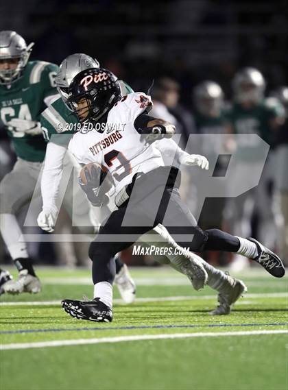 Thumbnail 2 in De La Salle vs. Pittsburg (CIF NCS D1 Final) photogallery.