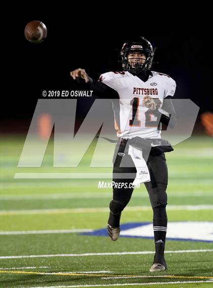 Thumbnail 3 in De La Salle vs. Pittsburg (CIF NCS D1 Final) photogallery.