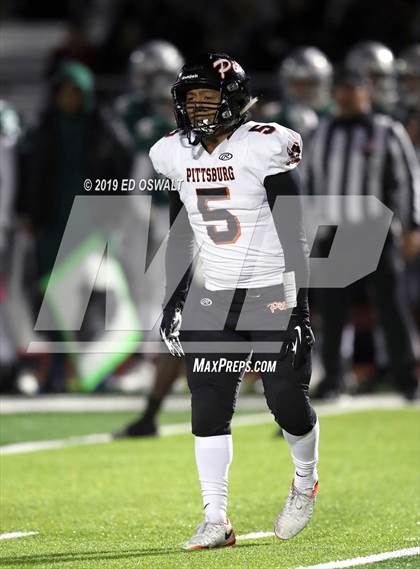 Thumbnail 3 in De La Salle vs. Pittsburg (CIF NCS D1 Final) photogallery.