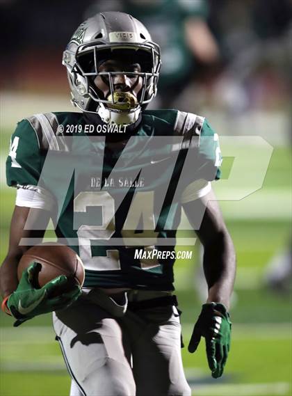 Thumbnail 3 in De La Salle vs. Pittsburg (CIF NCS D1 Final) photogallery.