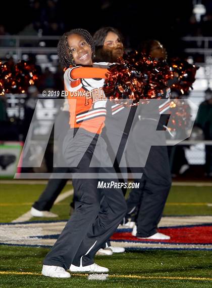 Thumbnail 1 in De La Salle vs. Pittsburg (CIF NCS D1 Final) photogallery.