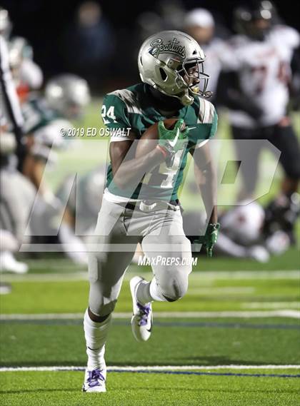 Thumbnail 2 in De La Salle vs. Pittsburg (CIF NCS D1 Final) photogallery.