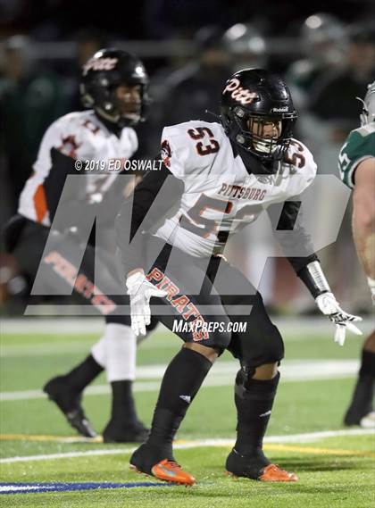 Thumbnail 3 in De La Salle vs. Pittsburg (CIF NCS D1 Final) photogallery.