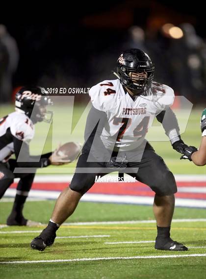 Thumbnail 2 in De La Salle vs. Pittsburg (CIF NCS D1 Final) photogallery.