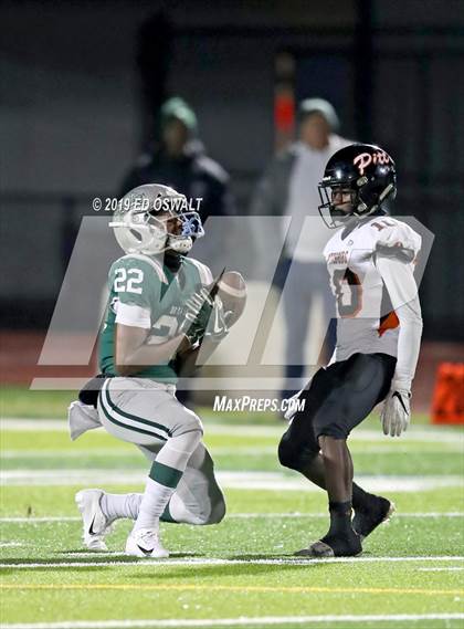 Thumbnail 2 in De La Salle vs. Pittsburg (CIF NCS D1 Final) photogallery.