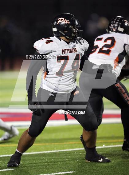 Thumbnail 3 in De La Salle vs. Pittsburg (CIF NCS D1 Final) photogallery.