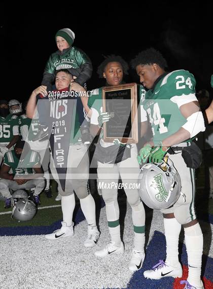 Thumbnail 3 in De La Salle vs. Pittsburg (CIF NCS D1 Final) photogallery.