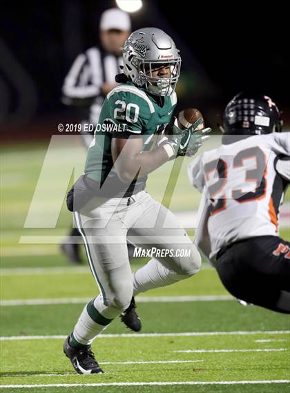 Thumbnail 1 in De La Salle vs. Pittsburg (CIF NCS D1 Final) photogallery.