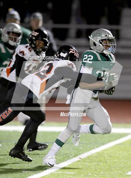 Thumbnail 2 in De La Salle vs. Pittsburg (CIF NCS D1 Final) photogallery.