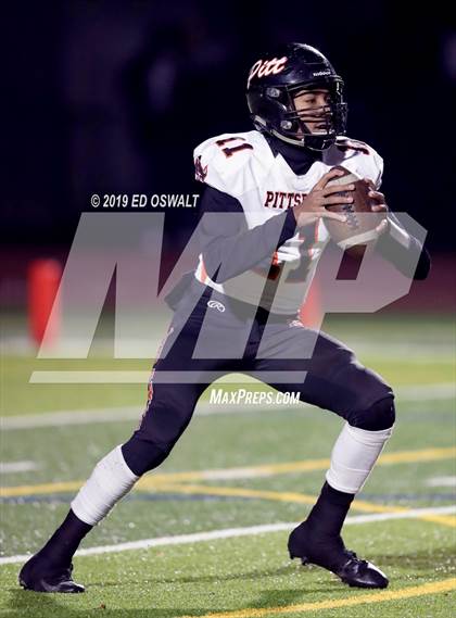 Thumbnail 1 in De La Salle vs. Pittsburg (CIF NCS D1 Final) photogallery.