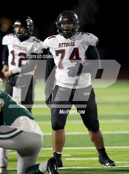 Thumbnail 2 in De La Salle vs. Pittsburg (CIF NCS D1 Final) photogallery.