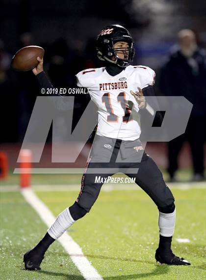 Thumbnail 1 in De La Salle vs. Pittsburg (CIF NCS D1 Final) photogallery.