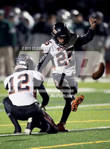 Thumbnail 3 in De La Salle vs. Pittsburg (CIF NCS D1 Final) photogallery.