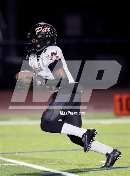 Thumbnail 3 in De La Salle vs. Pittsburg (CIF NCS D1 Final) photogallery.