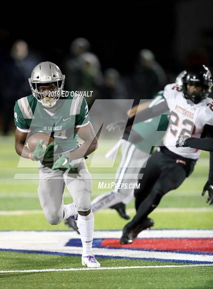 Thumbnail 2 in De La Salle vs. Pittsburg (CIF NCS D1 Final) photogallery.