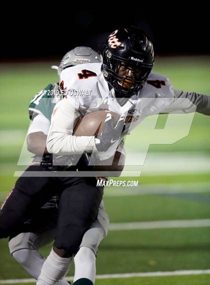 Thumbnail 3 in De La Salle vs. Pittsburg (CIF NCS D1 Final) photogallery.