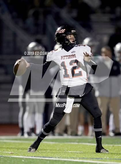 Thumbnail 2 in De La Salle vs. Pittsburg (CIF NCS D1 Final) photogallery.