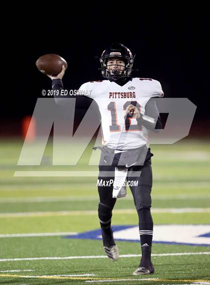 Thumbnail 2 in De La Salle vs. Pittsburg (CIF NCS D1 Final) photogallery.