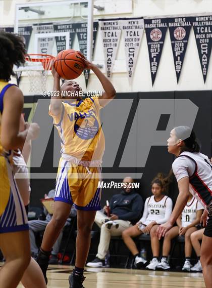 Thumbnail 2 in Pinole Valley @ Salesian College Preparatory photogallery.
