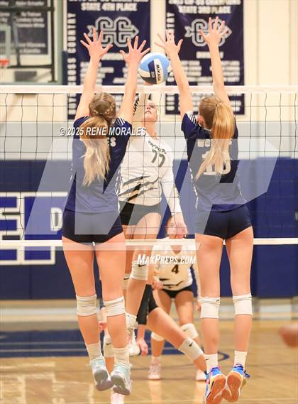Thumbnail 1 in Newbury Park vs Flintridge Prep (CIFSS D3 Rnd 1 Playoff) photogallery.