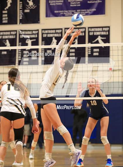 Thumbnail 3 in Newbury Park vs Flintridge Prep (CIFSS D3 Rnd 1 Playoff) photogallery.