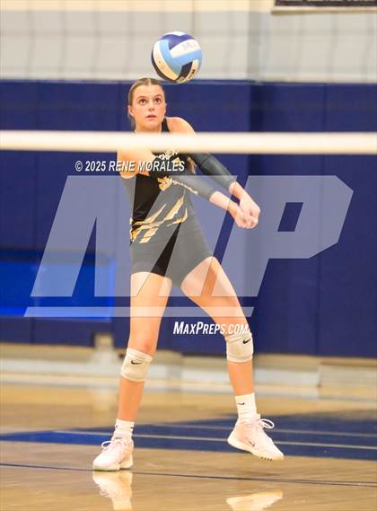 Thumbnail 2 in Newbury Park vs Flintridge Prep (CIFSS D3 Rnd 1 Playoff) photogallery.