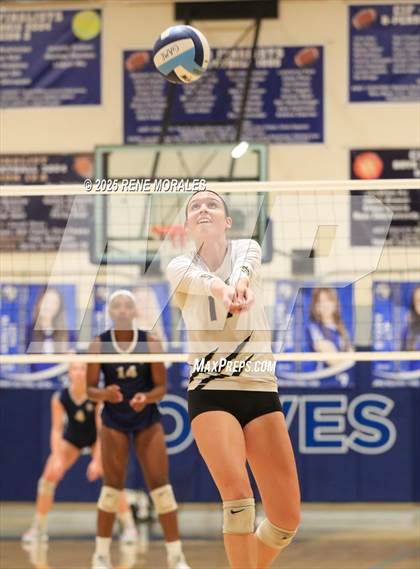 Thumbnail 1 in Newbury Park vs Flintridge Prep (CIFSS D3 Rnd 1 Playoff) photogallery.