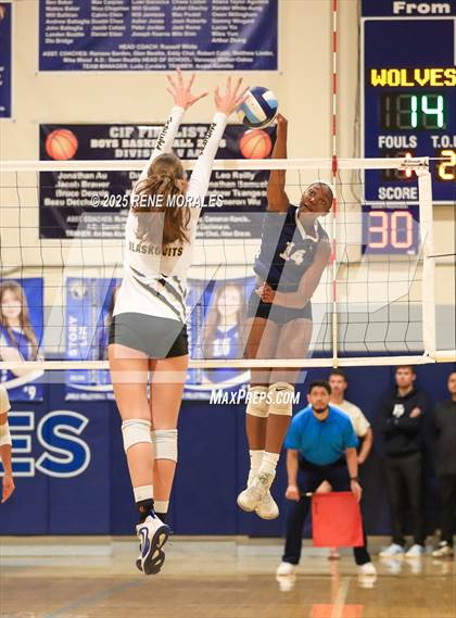 Thumbnail 1 in Newbury Park vs Flintridge Prep (CIFSS D3 Rnd 1 Playoff) photogallery.