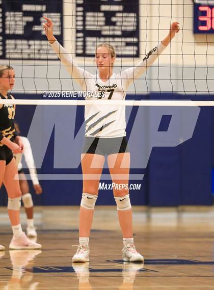 Thumbnail 2 in Newbury Park vs Flintridge Prep (CIFSS D3 Rnd 1 Playoff) photogallery.