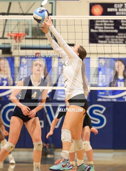 Thumbnail 3 in Newbury Park vs Flintridge Prep (CIFSS D3 Rnd 1 Playoff) photogallery.