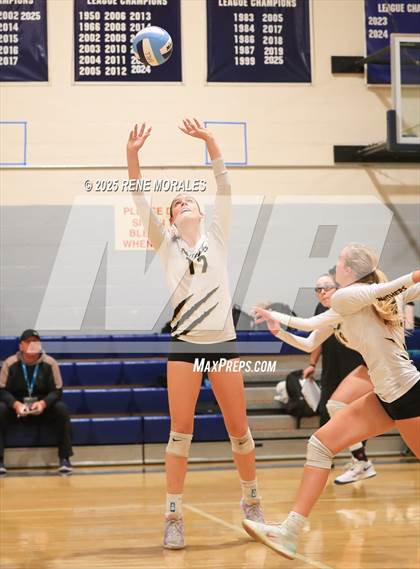 Thumbnail 3 in Newbury Park vs Flintridge Prep (CIFSS D3 Rnd 1 Playoff) photogallery.