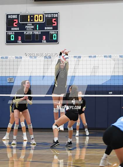 Thumbnail 3 in Rocky Mountain vs. Rock Canyon (CHSAA 5A Region 4) photogallery.