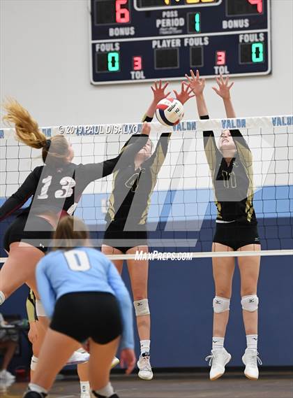 Thumbnail 1 in Rocky Mountain vs. Rock Canyon (CHSAA 5A Region 4) photogallery.